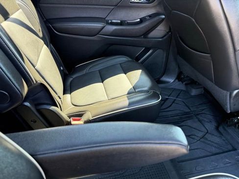 Used 2023 Chevrolet Traverse Premier w/ Redline Edition image 12