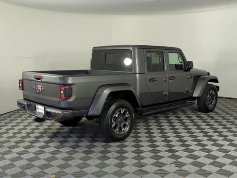 Used 2021 Jeep Gladiator Overland AWD/4WD image 7