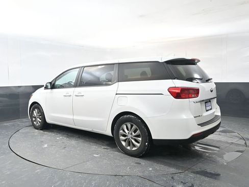 Used 2021 Kia Sedona LX image 3