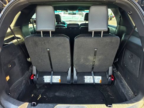 Used 2016 Ford Explorer XLT w/ Equipment Group 202A AWD/4WD image 7