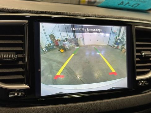 Used 2025 Chrysler Pacifica Select FWD image 20