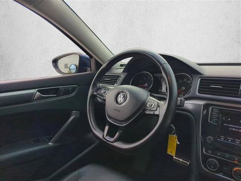 Used 2018 Volkswagen Passat 2.0T R-Line image 28