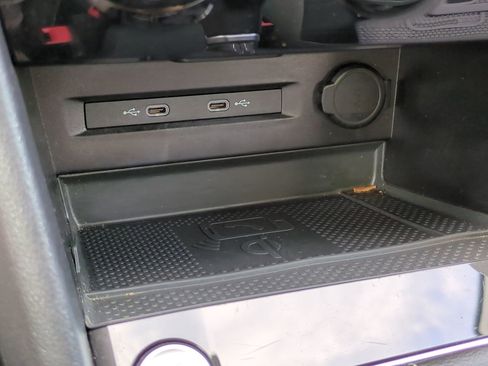 Used 2024 Volkswagen Taos SE FWD image 22