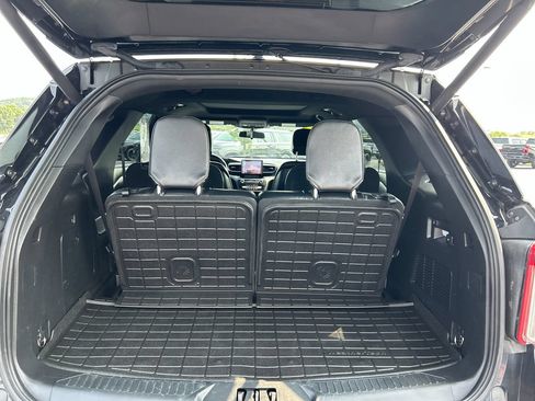 Used 2020 Ford Explorer XLT w/ Equipment Group 202A AWD/4WD image 18