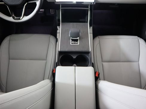 New 2026 Land Rover Range Rover Velar Dynamic SE image 17