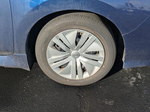 Used 2025 Nissan Leaf S image 4