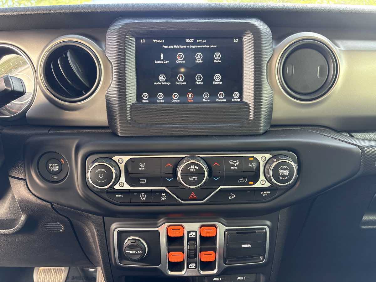 Used 2018 Jeep Wrangler Unlimited Sport S AWD/4WD image 23