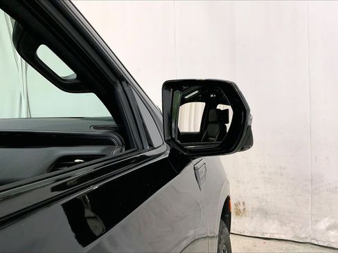 Used 2023 GMC Yukon AT4 w/ AT4 Premium Package AWD/4WD image 11