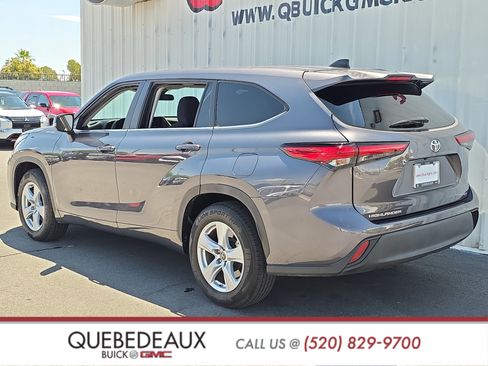 Used 2023 Toyota Highlander LE FWD image 5