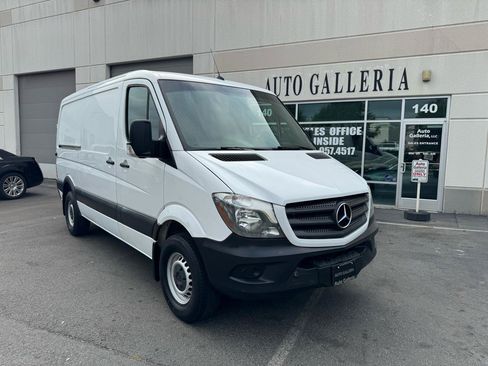 Used 2017 Mercedes-Benz Sprinter 2500 image 4