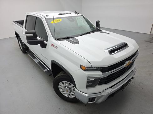 Used 2024 Chevrolet Silverado 2500 LT w/ All Star Edition AWD/4WD image 2