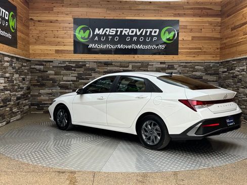 Used 2024 Hyundai Elantra SEL FWD image 9
