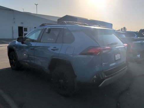 Used 2022 Toyota RAV4 SE image 3