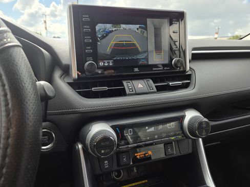 Used 2019 Toyota RAV4 Limited image 21