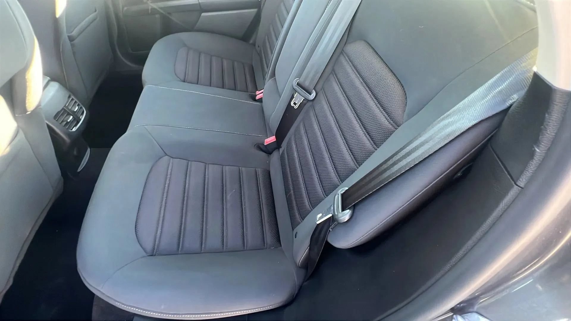 Used 2019 Ford Fusion SE FWD image 16