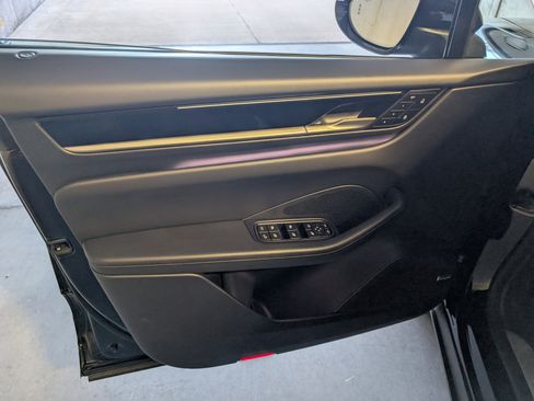 Used 2025 Porsche Macan Electric image 32