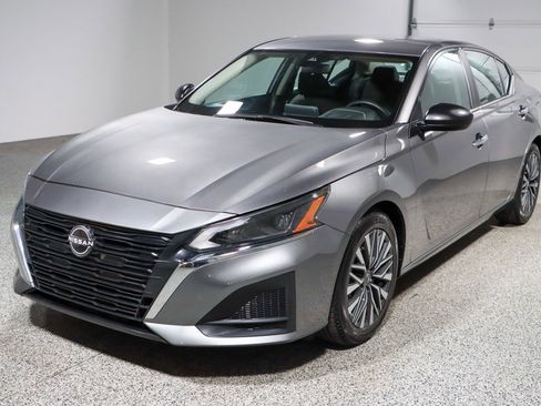 Used 2024 Nissan Altima 2.5 SV image 29