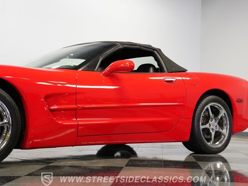 Used 1999 Chevrolet Corvette Convertible w/ Memory Pkg RWD image 23