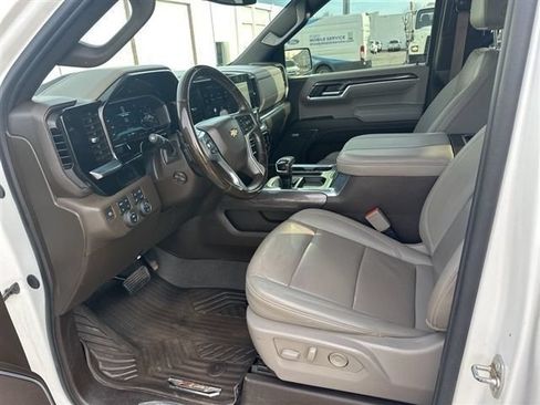 Used 2024 Chevrolet Silverado 1500 LTZ AWD/4WD image 8