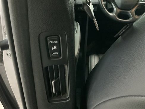 Used 2024 Honda Odyssey EX-L image 19