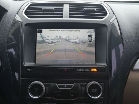 Used 2017 Ford Explorer XLT w/ Equipment Group 202A image 28