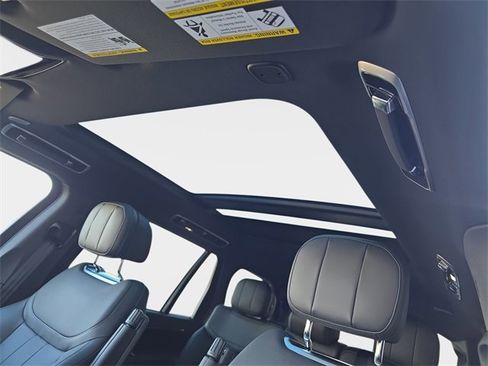 New 2026 Land Rover Range Rover Long Wheelbase SE image 17