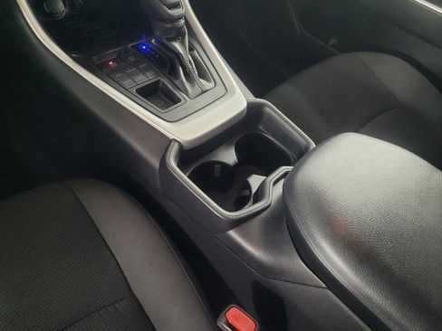 Used 2021 Toyota RAV4 LE AWD/4WD image 26