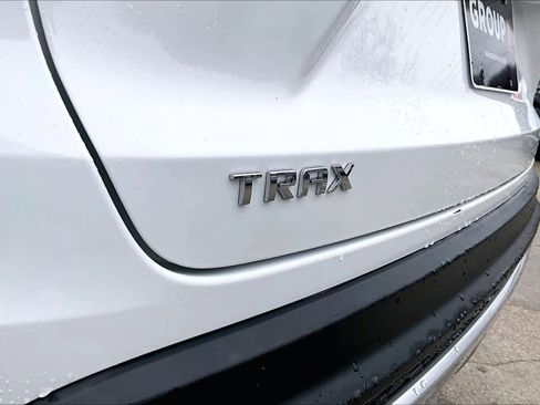 Used 2025 Chevrolet Trax LT w/ LT Convenience Package image 30