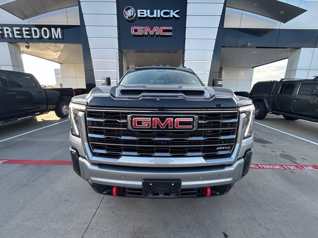 Used 2025 GMC Sierra 2500 AT4 w/ AT4 Premium Plus Package AWD/4WD image 5