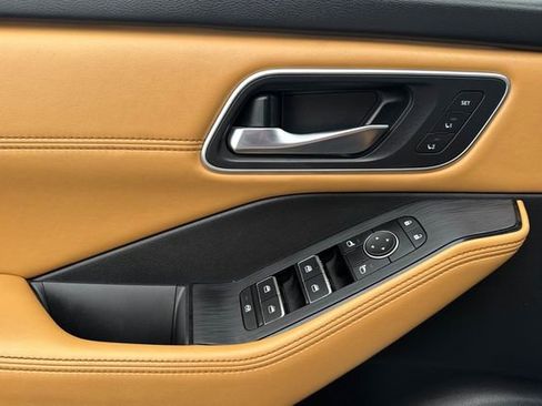 Used 2023 Nissan Rogue Platinum w/ Platinum Premium Package image 11