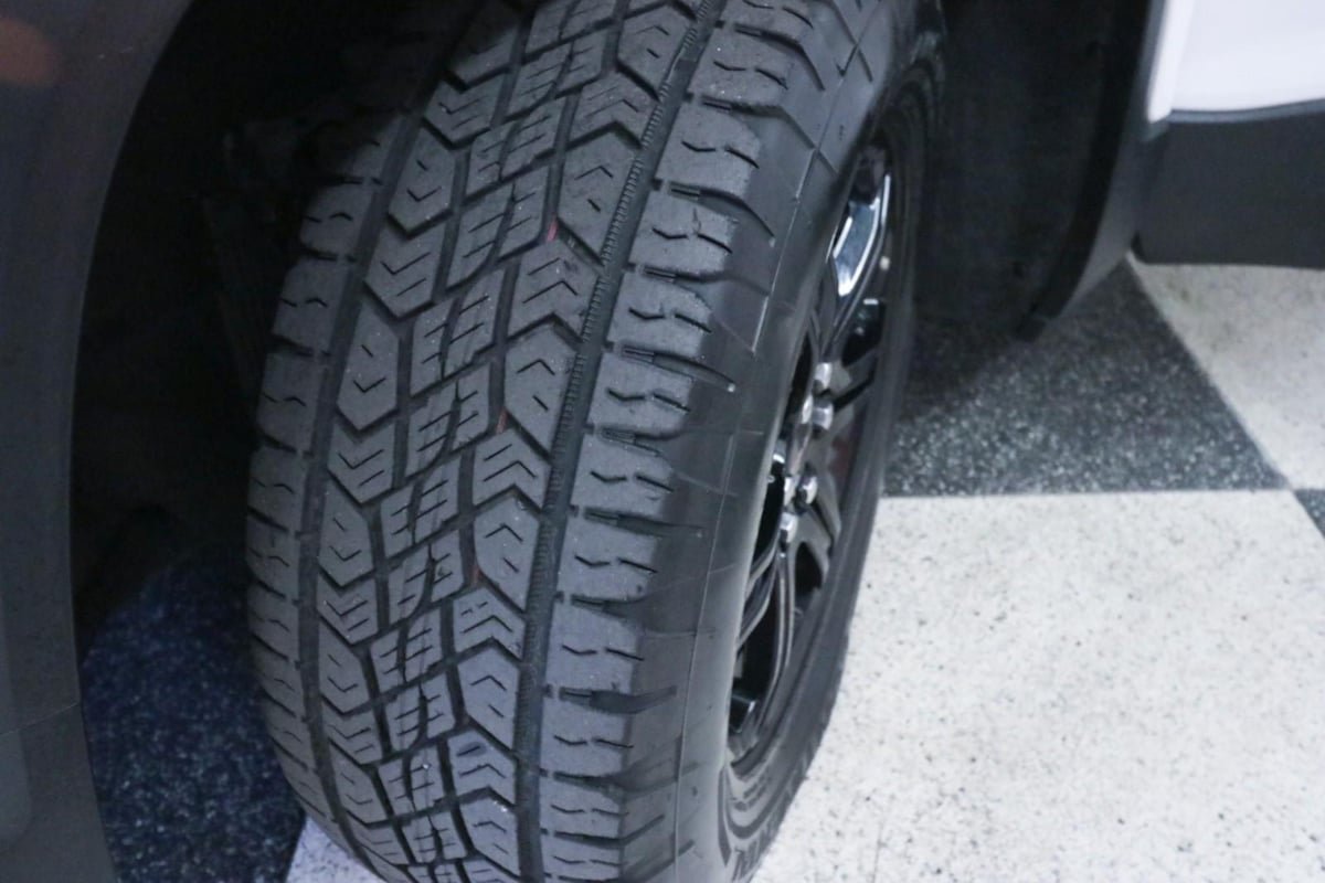 Used 2023 GMC Acadia AT4 w/ Technology Package AWD/4WD image 9