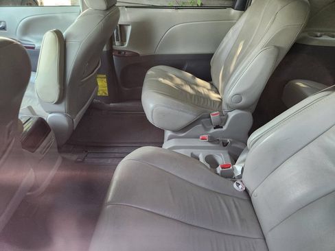 Used 2013 Toyota Sienna XLE FWD image 8