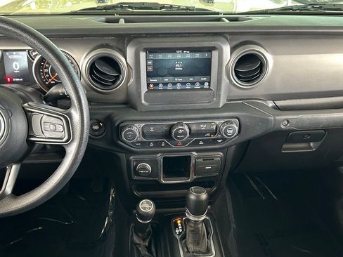 Used 2022 Jeep Gladiator Sport image 10