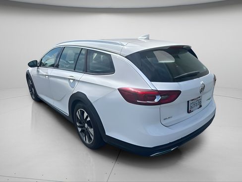 Used 2018 Buick Regal Preferred w/ Sights and Sounds Package AWD/4WD image 9