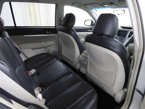 Used 2010 Subaru Outback 3.6R Premium image 28