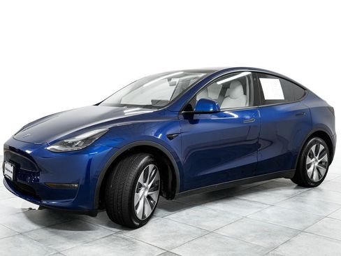 Used 2023 Tesla Model Y Long Range AWD/4WD image 4