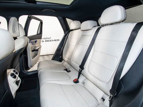 Used 2024 Mercedes-Benz GLC 300 4MATIC image 16