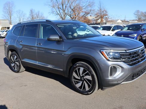 Used 2024 Volkswagen Atlas SEL image 3