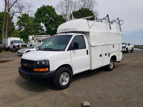 Used 2024 Chevrolet Express 3500 w/ Power Convenience Package RWD image 2
