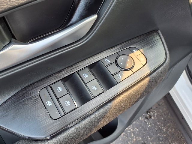 Used 2025 Nissan Kicks SV AWD/4WD image 21
