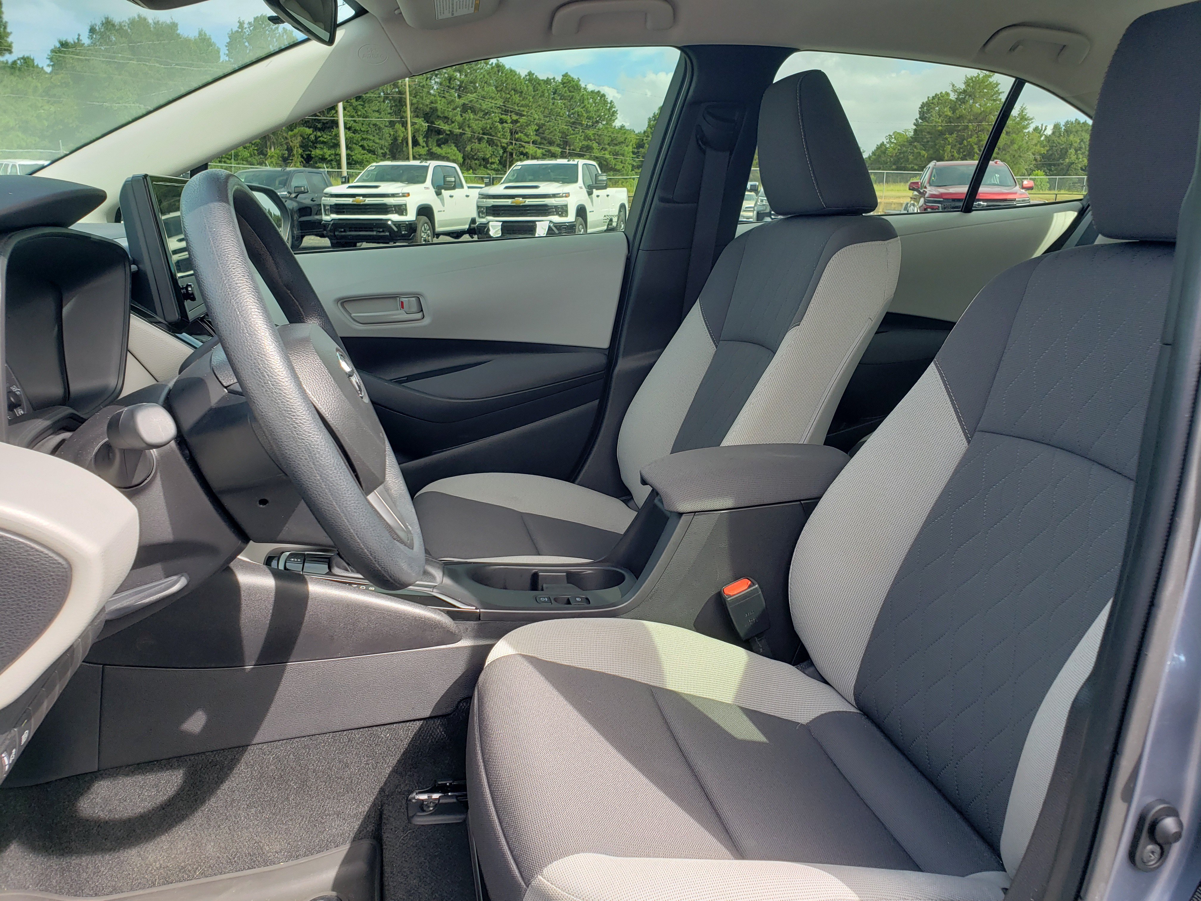 Used 2025 Toyota Corolla LE FWD image 23