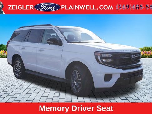 Used 2025 Ford Expedition Active AWD/4WD image 7