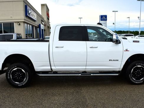 Used 2025 RAM 2500 Laramie AWD/4WD image 2