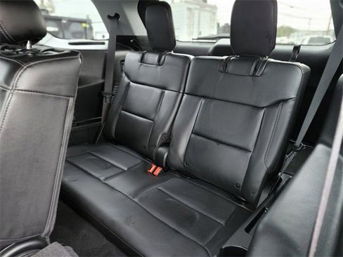 Certified 2022 Ford Explorer XLT w/ Equipment Group 202A image 17