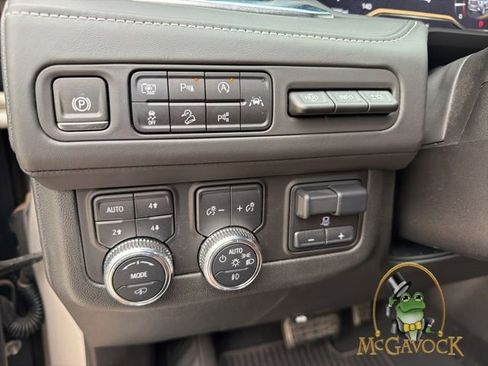 Used 2024 GMC Yukon Denali Ultimate AWD/4WD image 9