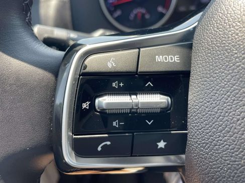 Used 2023 Kia Carnival LX FWD image 20