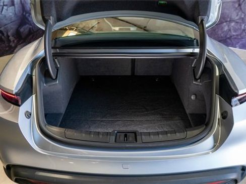 Used 2021 Porsche Taycan image 22