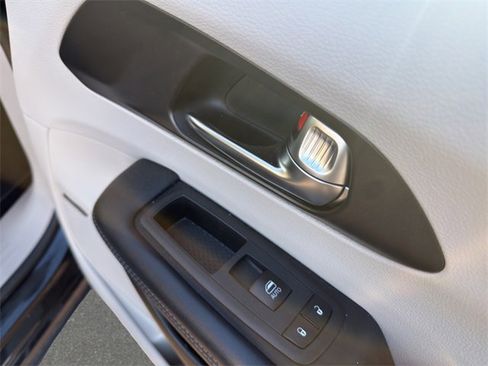 Used 2020 Chrysler Pacifica Limited w/ Advanced Safetytec Group image 16