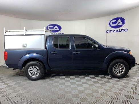 Used 2016 Nissan Frontier SV image 2