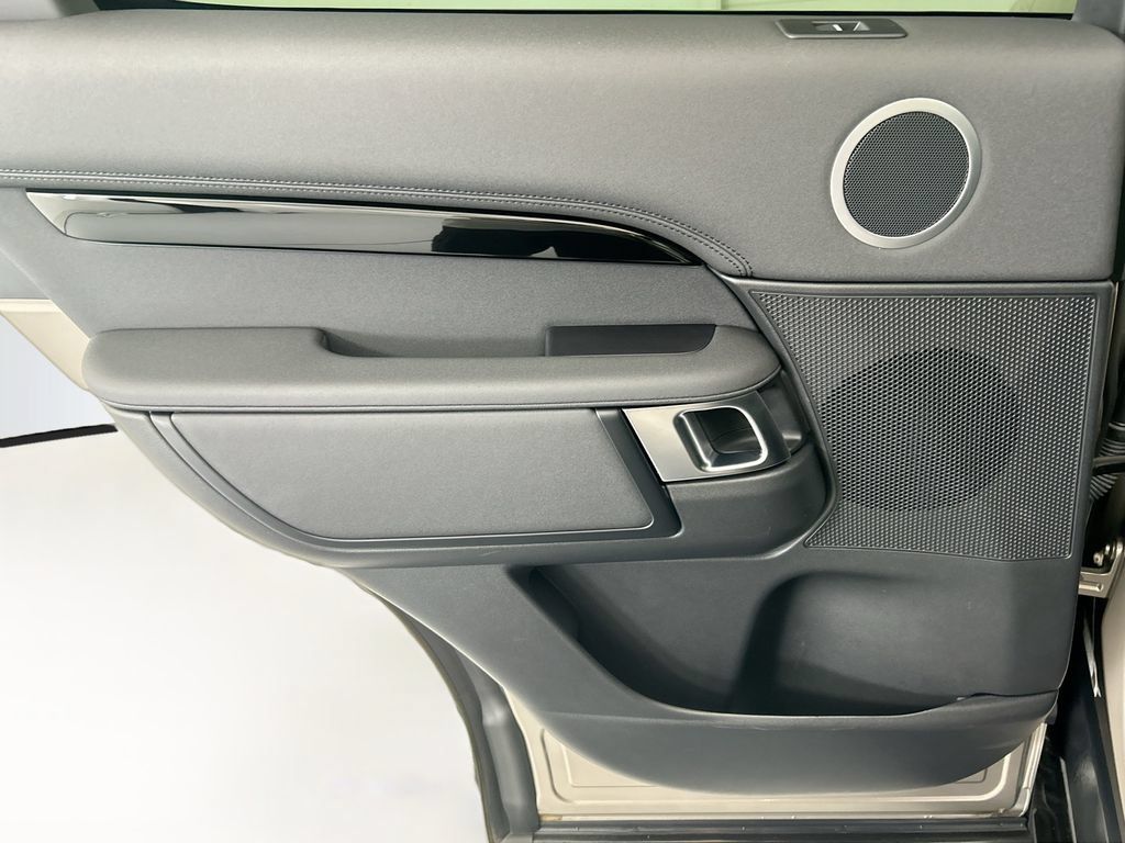 Certified 2025 Land Rover Discovery S AWD/4WD image 25